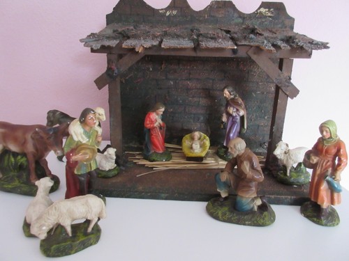 Alte krippe mit figuren - mit, aus