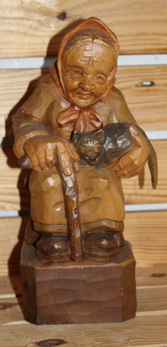 Geschnitzte holzfigur oma - geschnitzte,