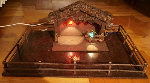 Krippe elektrisch beleuchtet